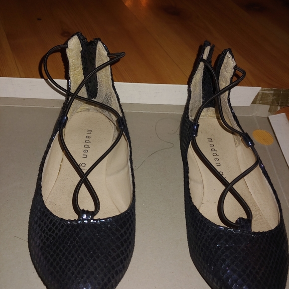 Madden Girl ballet style flats - Picture 3 of 7